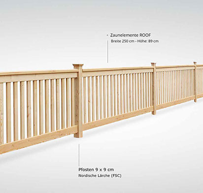Gartenzaun aus nordischer Lärche (FSC) - stabile Rahmenkonstruktion mit Satteldach - gezapfte Holzverbindungen - Breite 250 cm - Höhe 89 cm.