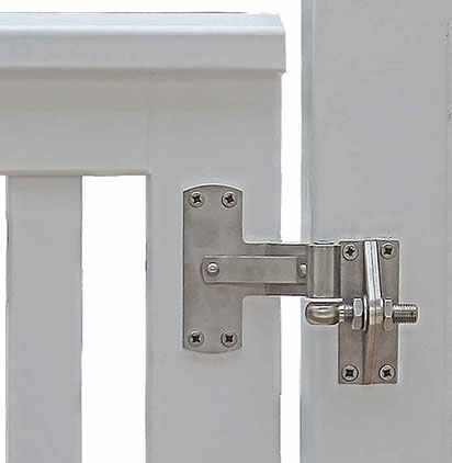 Weißes Friesentor - Holzgartentor Mahagoni mit 4 Wege Ladenband / Torbeschlag aus Edelstahl.